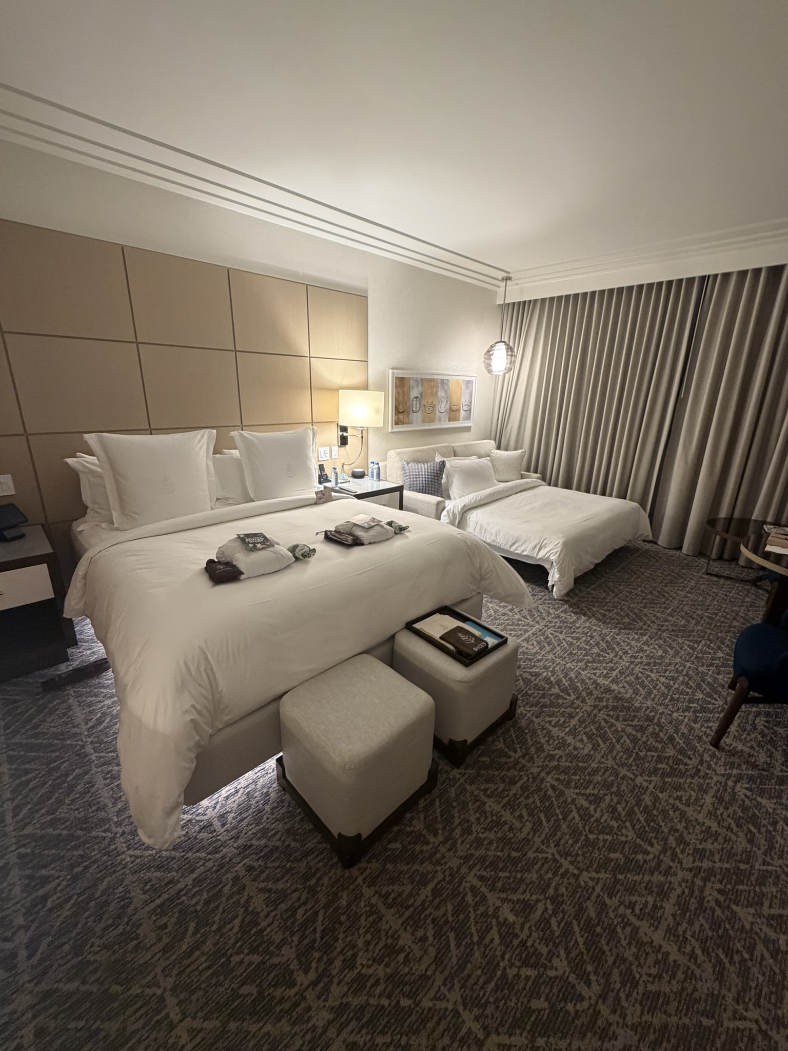 Four Seasons Orlando guest room with queen bed and sofabed